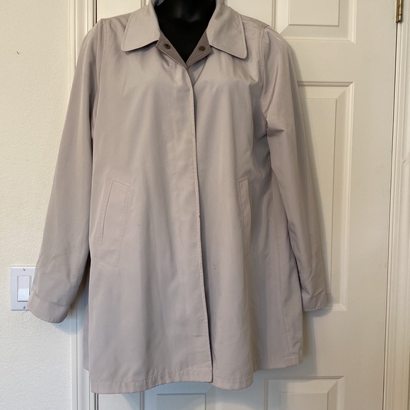 Reversible rain jacket - Picture 6 of 9